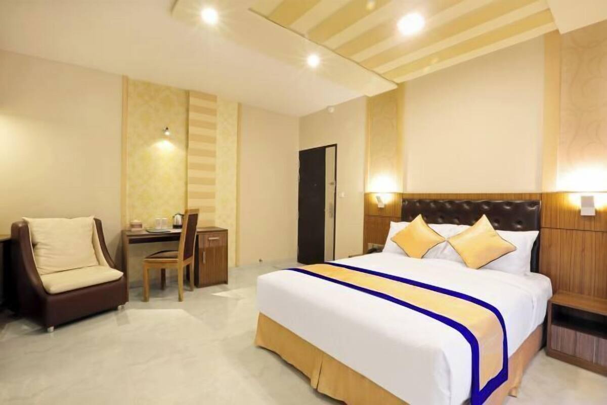 1 bedroom, premium bedding, minibar, in-room safe