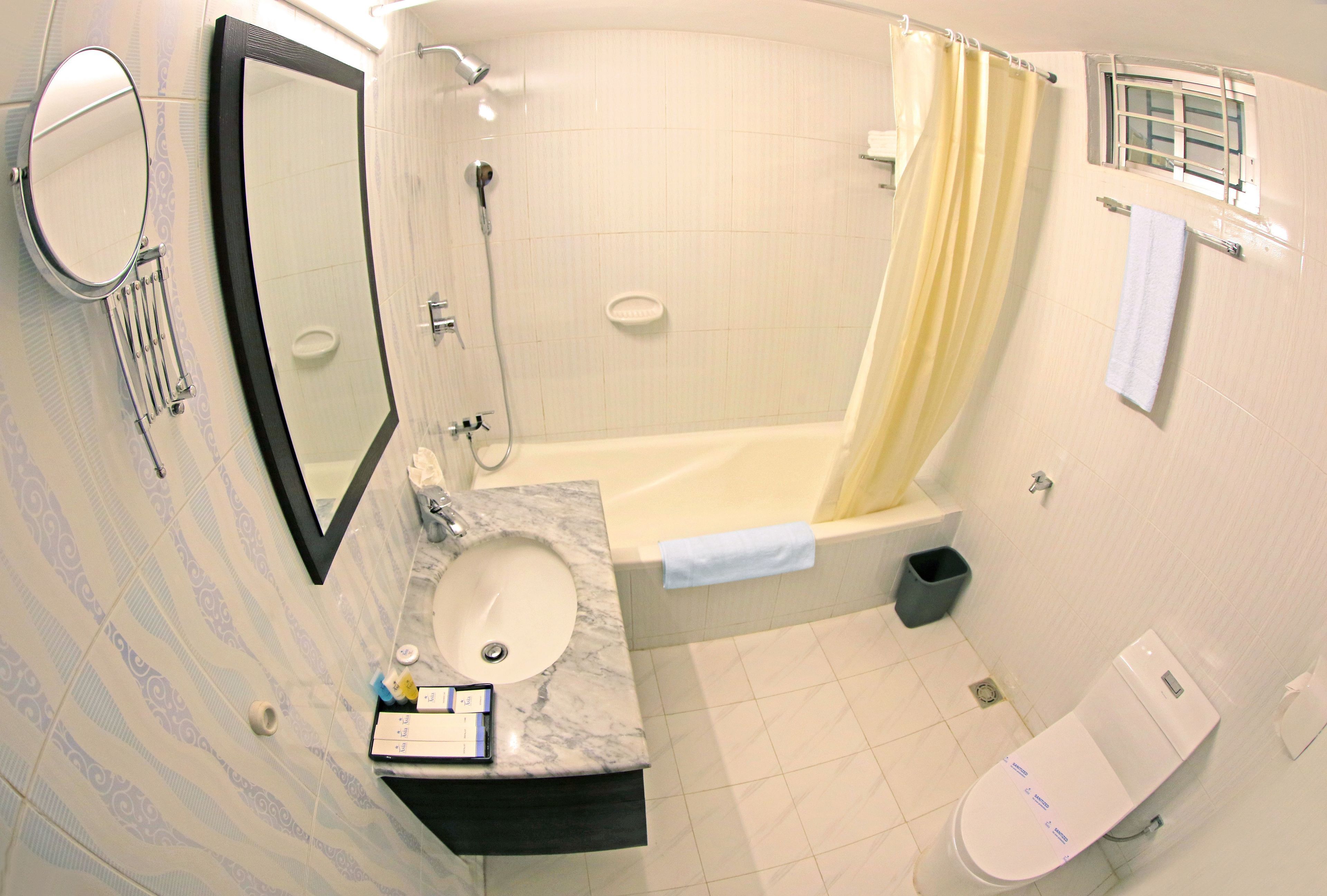 business suite, 1 king bed, smoking, 2 bathrooms | bathroom | free toiletries, hair dryer, slippers, towels