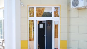 Property entrance - Beehive Hotel Odessa (Odesa)
