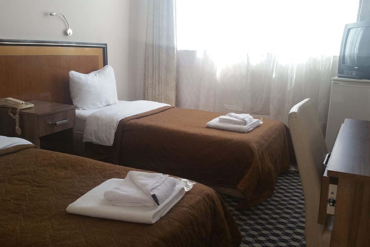 2 bedrooms, minibar, desk, laptop workspace