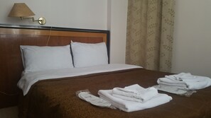 Minibar, desk, laptop workspace, free WiFi - Hotel Ergen (Ankara)