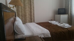 Minibar, desk, laptop workspace, free WiFi - Hotel Ergen (Ankara)