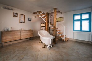 Massasje med varme steiner, dypvevsmassasje og massasje