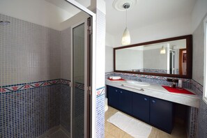 Free toiletries, towels