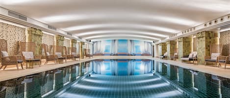 Piscine intérieure