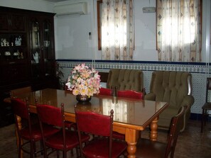 Dining - Pensión Mari (Cortes y Graena)