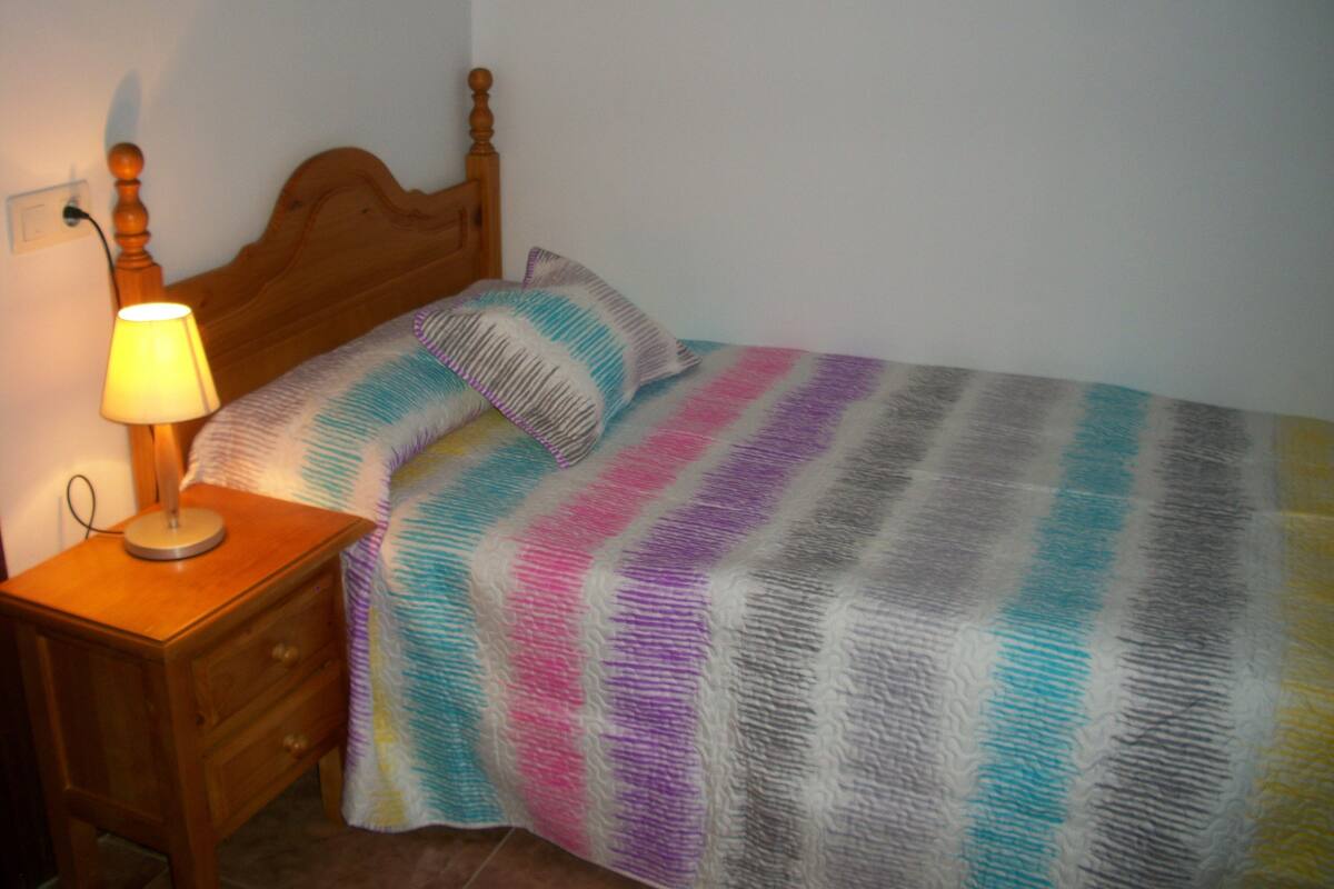 Single Room, Shared Bathroom | In-room safe, desk, blackout curtains, soundproofing