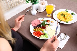 Free daily buffet breakfast