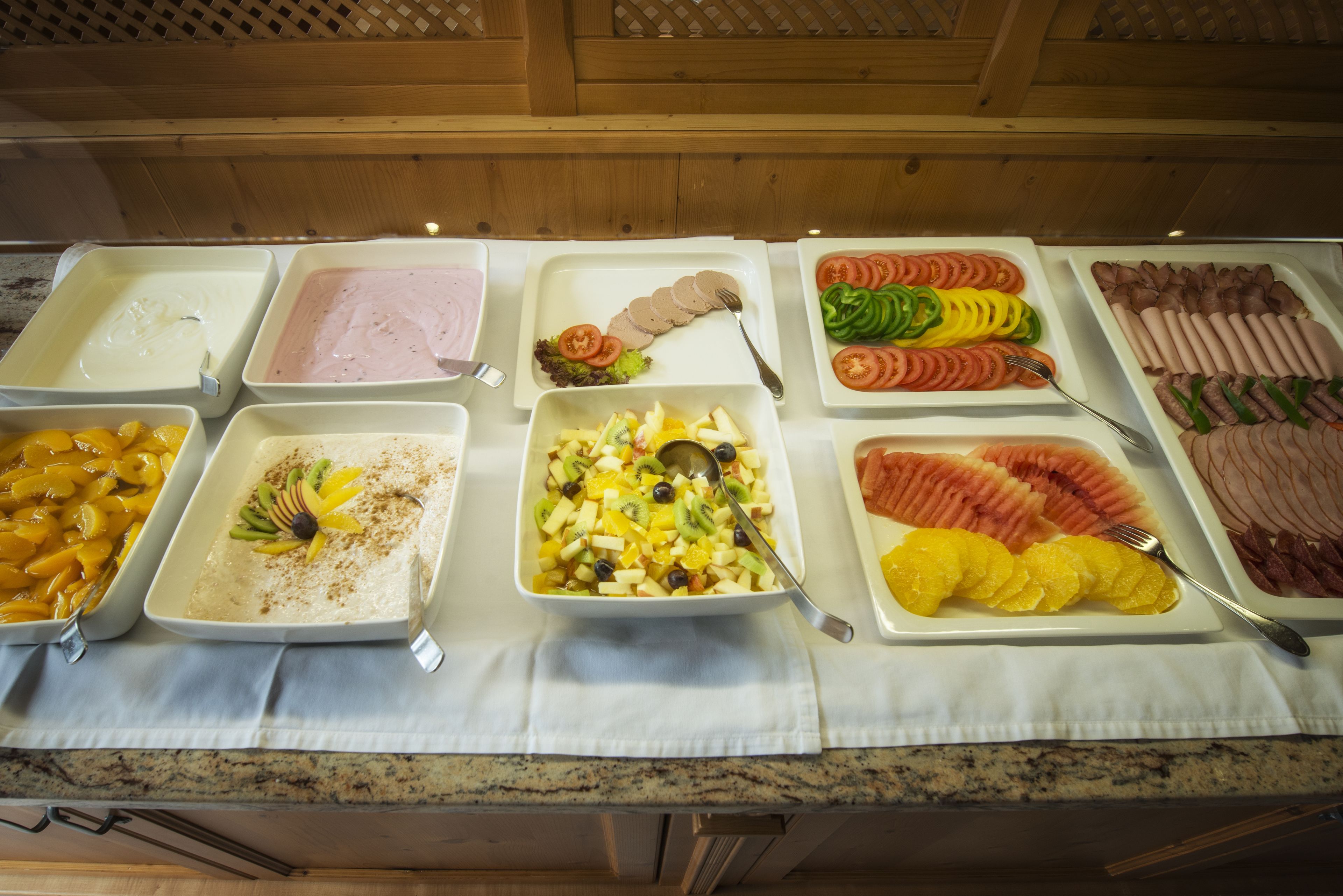 Se ofrece un desayuno bufé (15 EUR por persona)