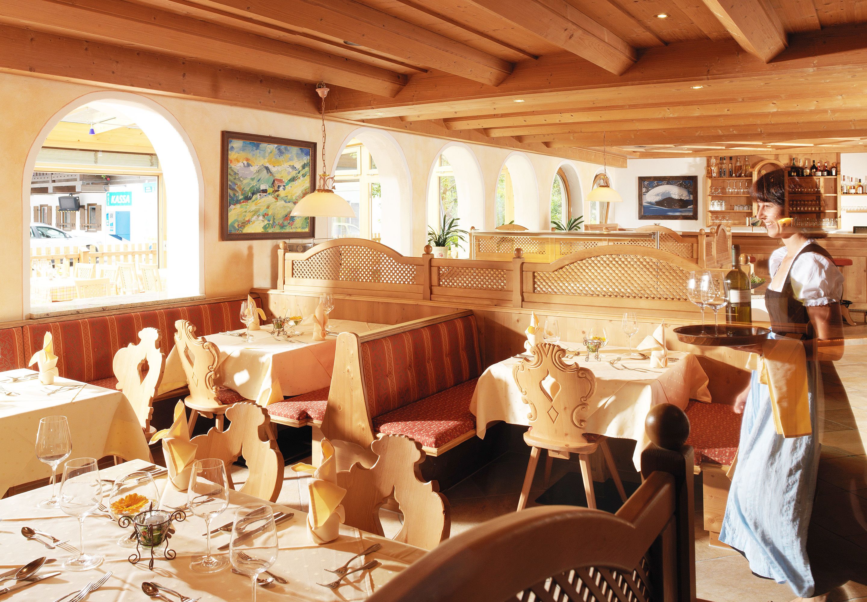 Breakfast and dinner served, local and international cuisine