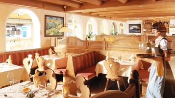 Breakfast and dinner served, local and international cuisine