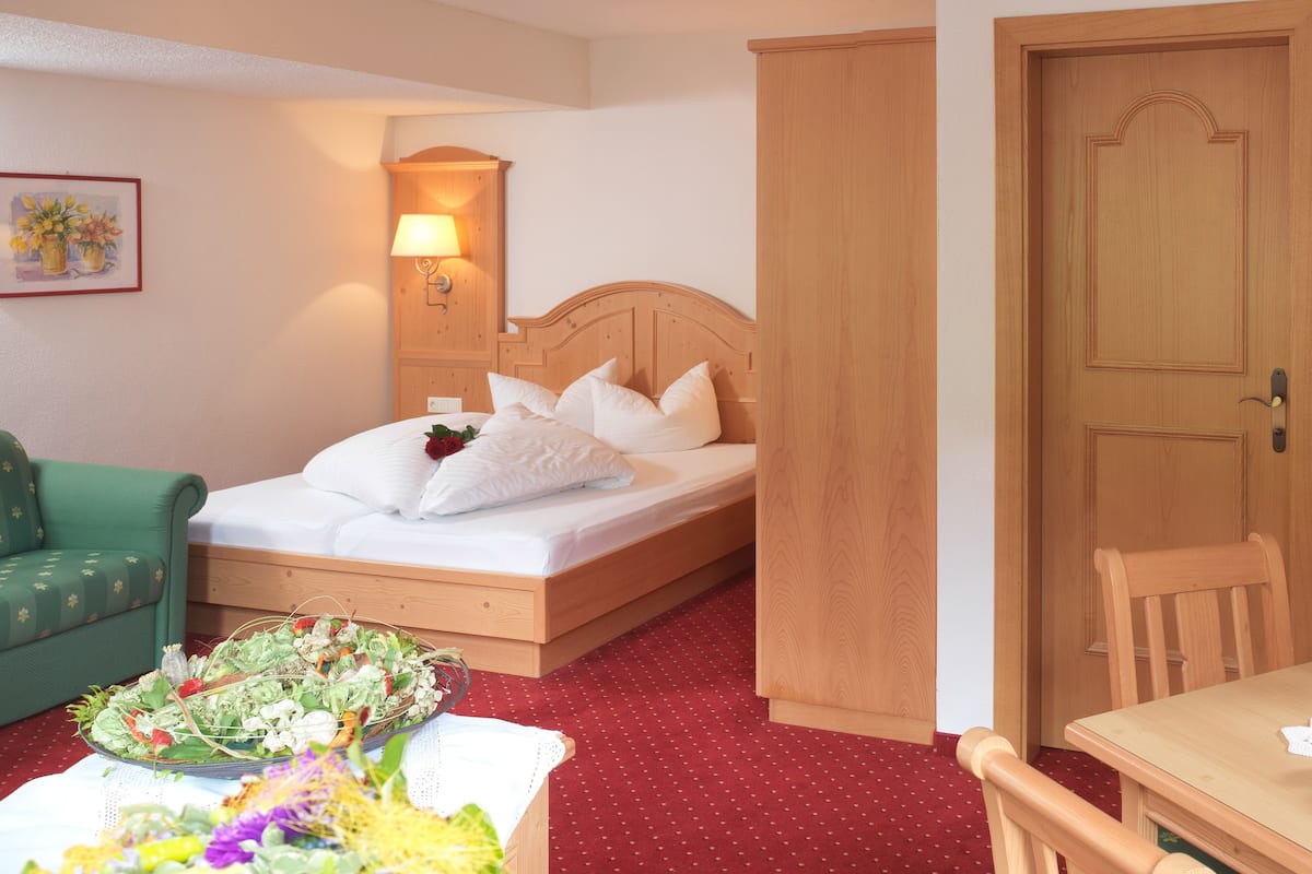 1 bedroom, premium bedding, in-room safe, desk