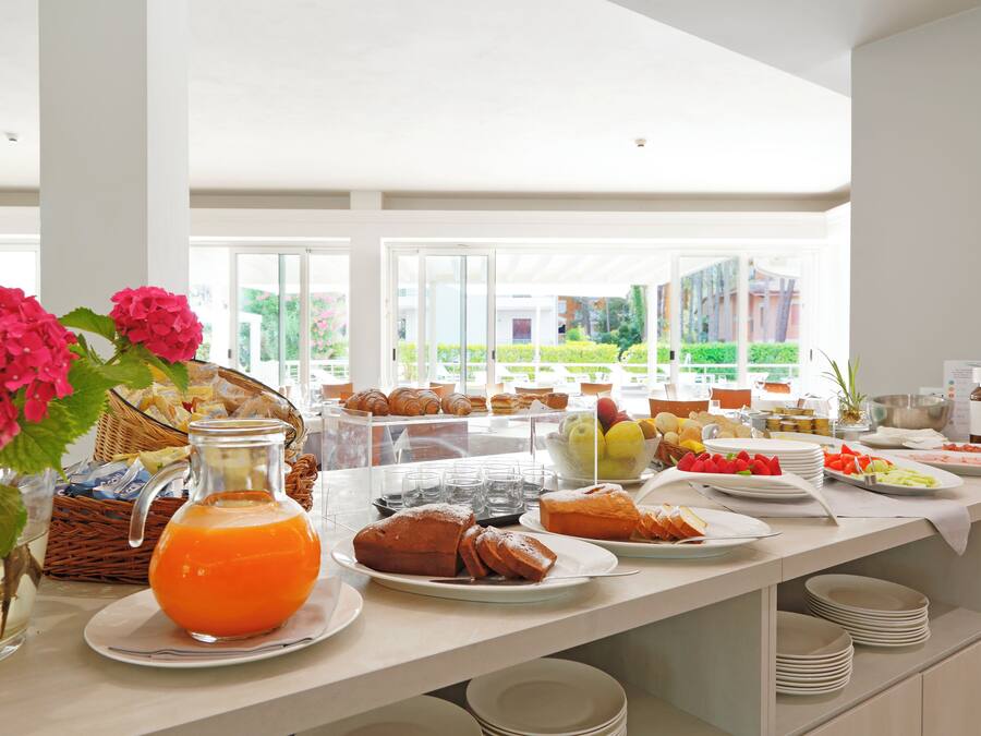 Petit déjeuner buffet servi tous les jours en supplément