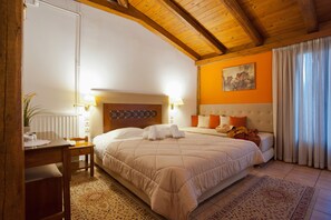 Skrivebord, barnesenger (inkludert), wi-fi (inkludert) og sengetøy