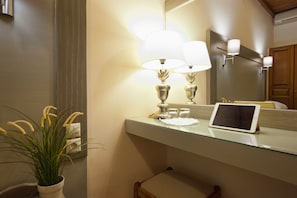 Phòng đôi hoặc 2 giường đơn, quang cảnh biển | Bàn, nôi (giường cho trẻ sơ sinh) miễn phí