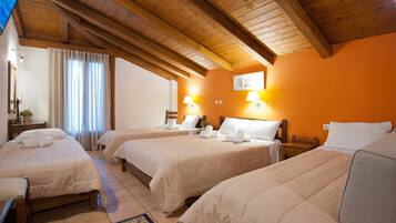 Escritorio, cunas gratuitas, wifi gratis y ropa de cama