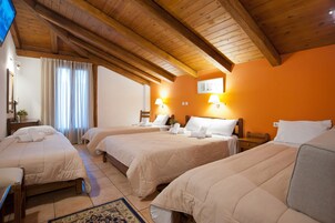 Escritorio, cunas gratuitas, wifi gratis y ropa de cama 