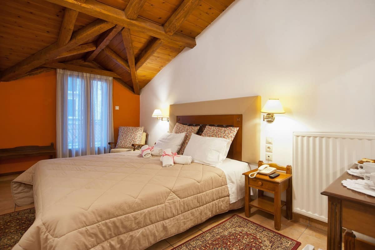 Desk, free cribs/infant beds, free WiFi, bed sheets