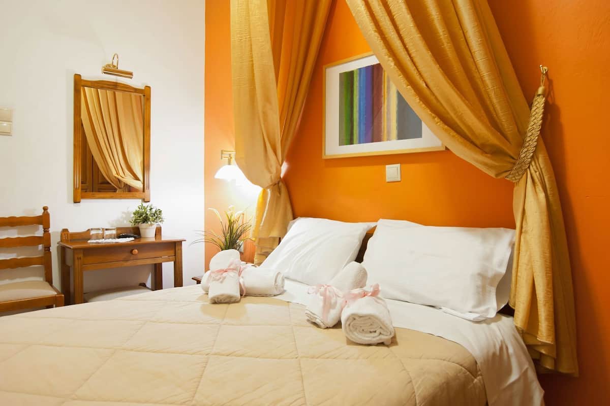 Desk, free cribs/infant beds, free WiFi, bed sheets