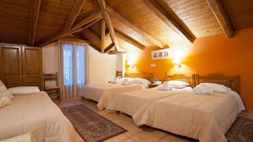 Escritorio, cunas gratuitas, wifi gratis y ropa de cama