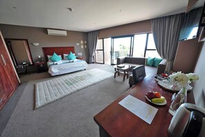 Luxury Double Room | Premium bedding, in-room safe, individually decorated - Over The Moon Guesthouse (Randburg)