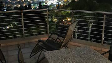 Premium bedding, in-room safe, individually decorated