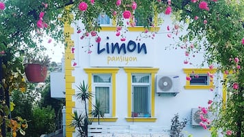 Facciata della struttura