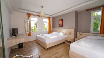 Quarto triplo standard | Wi-Fi de cortesia, roupa de cama