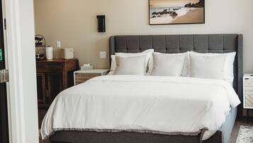 Suite romántica, hidromasaje | 1 habitación, ropa de cama de alta calidad y decoración personalizada