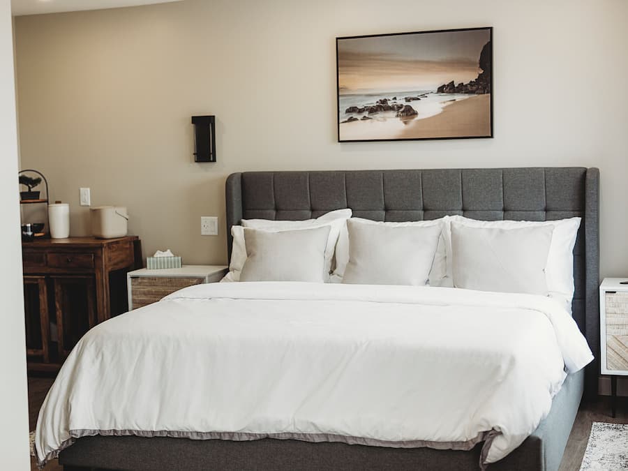 Romantic Suite, Hot Tub | 1 bedroom, premium bedding, individually decorated