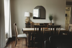 Apartment, Private Bathroom (Riverside Suites) | In-room dining