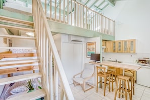 Appartement Duplex Familial, pas de service de ménage (5 personnes) | Literie de qualité supérieure, coffres-forts dans les chambres, bureau