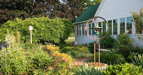 Inn at Huntingfield Creek