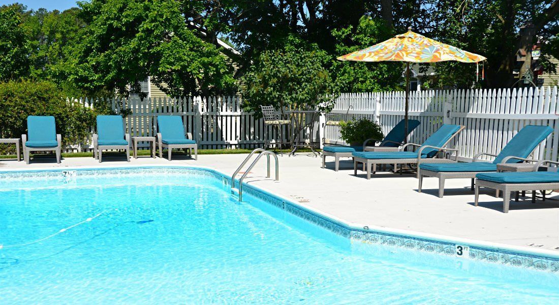 Outdoor pool, sun loungers