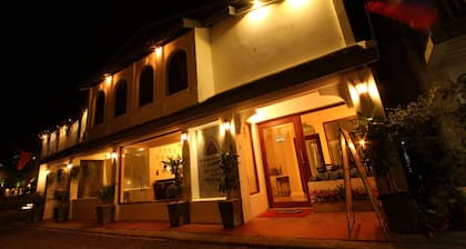 Le Luxe Boutique Hotel