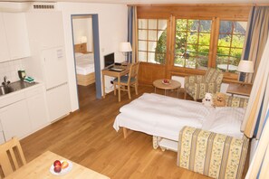 Superior Apartment, Mountain View | 1 bedroom, hypo-allergenic bedding, blackout drapes, cribs/infant beds