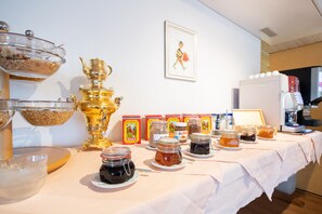 Petit déjeuner buffet servi tous les jours en supplément