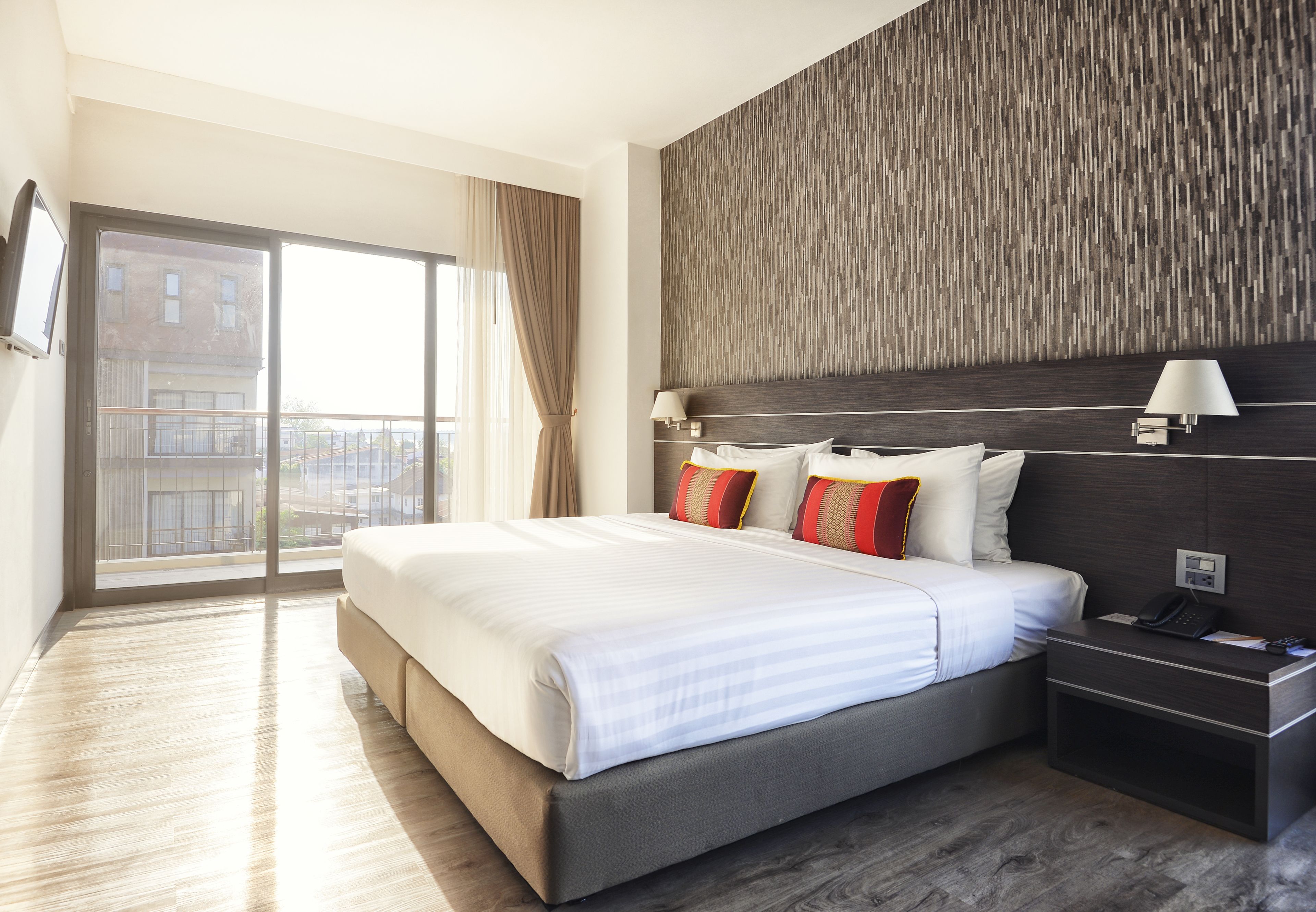 deluxe room (no breakfast) | in-room safe, desk, blackout curtains, free wifi