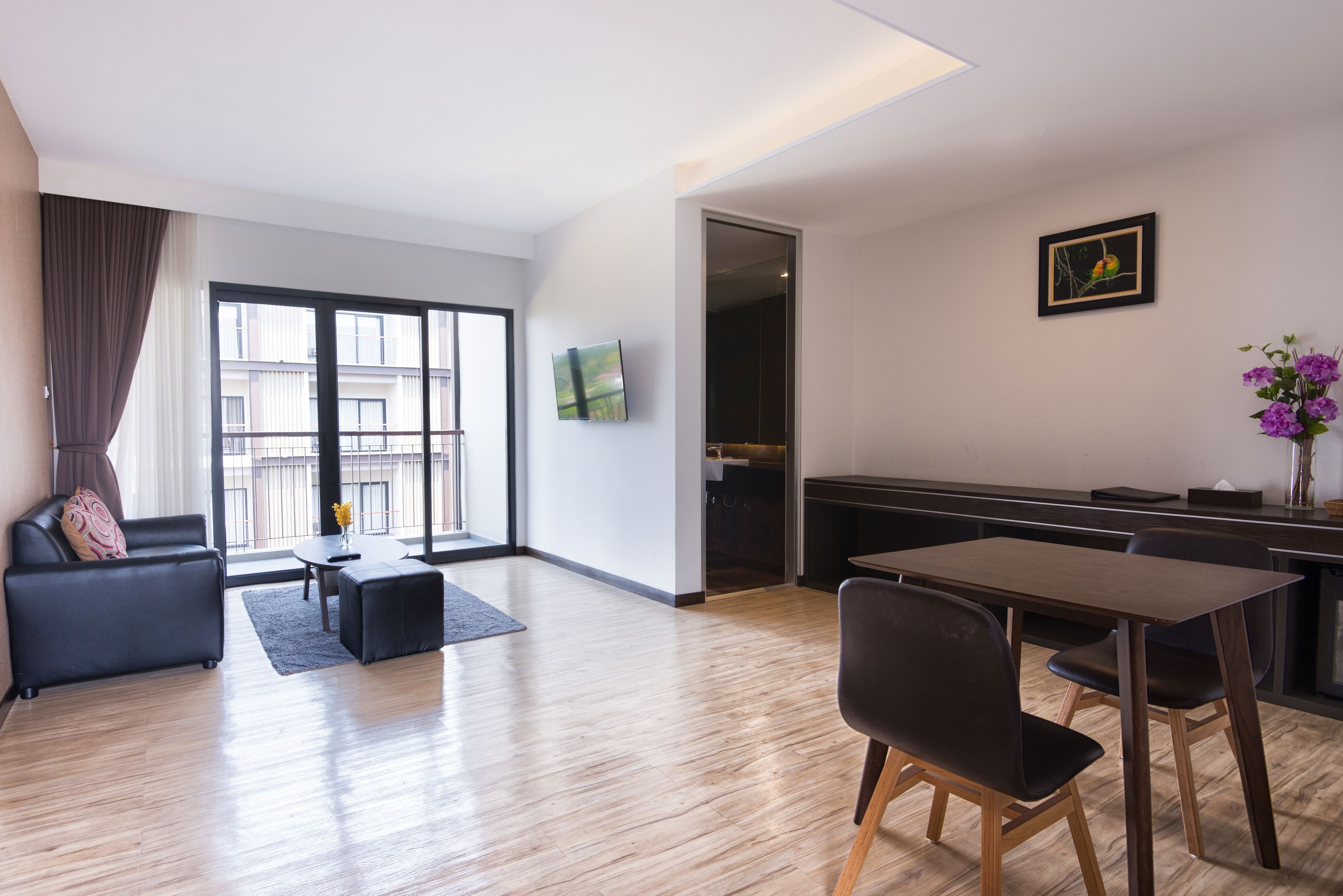 suite (no breakfast) | in-room safe, desk, blackout curtains, free wifi