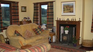 Unclassified image, 4 of 14, button - Northlees Farm (Perth)