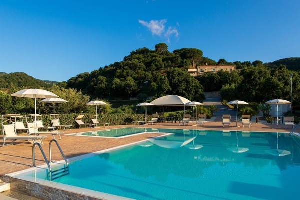 Seasonal outdoor pool, open 9:00 AM to 6:00 PM, pool umbrellas