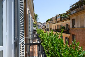 Superior Double Room, Balcony, City View | Terrace/patio - Domus Spagna Frattina Prestige Suite (Rome)