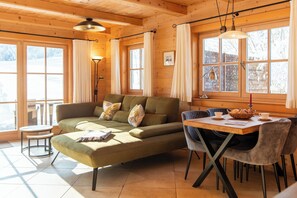 Egyptian cotton sheets, premium bedding, memory-foam beds, in-room safe - Chalets&Apartments beim Waicher (Ruhpolding)