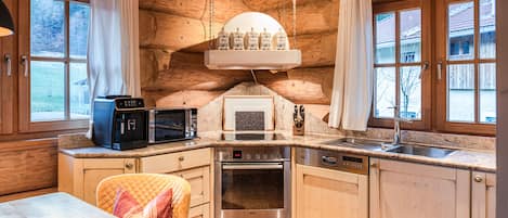 Superior Chalet, 3 Bedrooms, Non Smoking, Hot Tub | Private kitchen | Full-size fridge, microwave, oven, stovetop