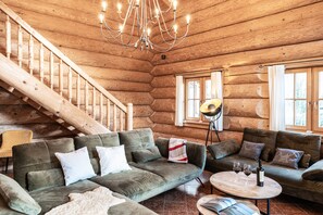 Chalet superior, 3 habitaciones, para no fumadores, hidromasaje | Área de sala de estar | Televisión de pantalla plana, reproductor de DVD y estación para iPod