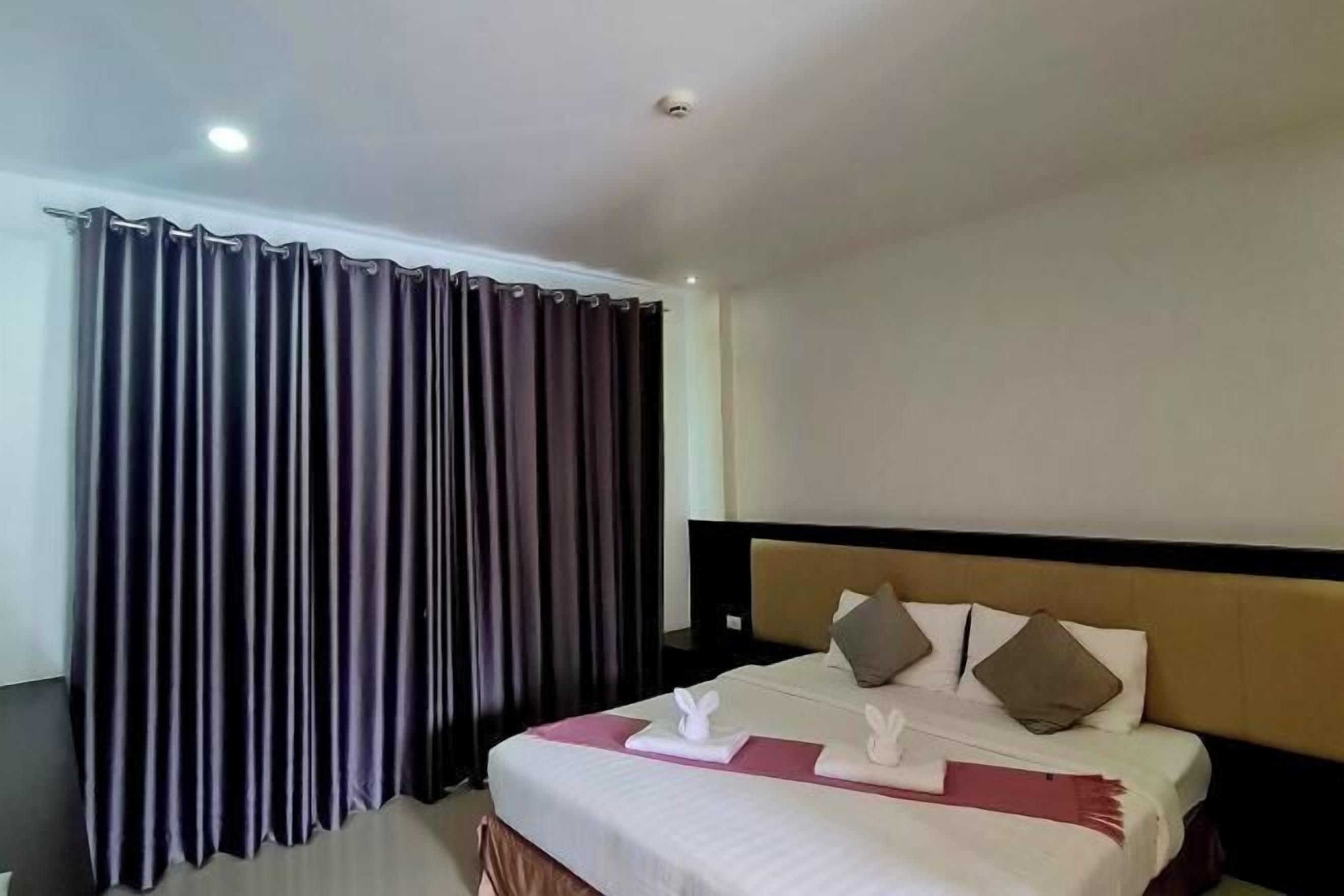 Desk, blackout drapes, free WiFi, bed sheets