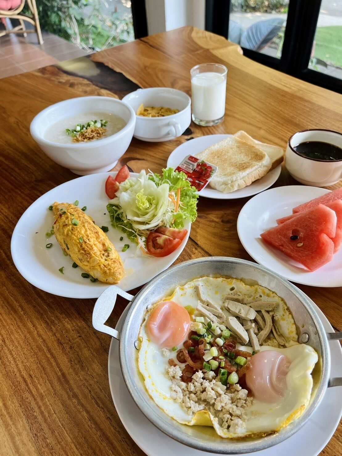 Tägliches englisches Frühstück (130 THB pro Person)