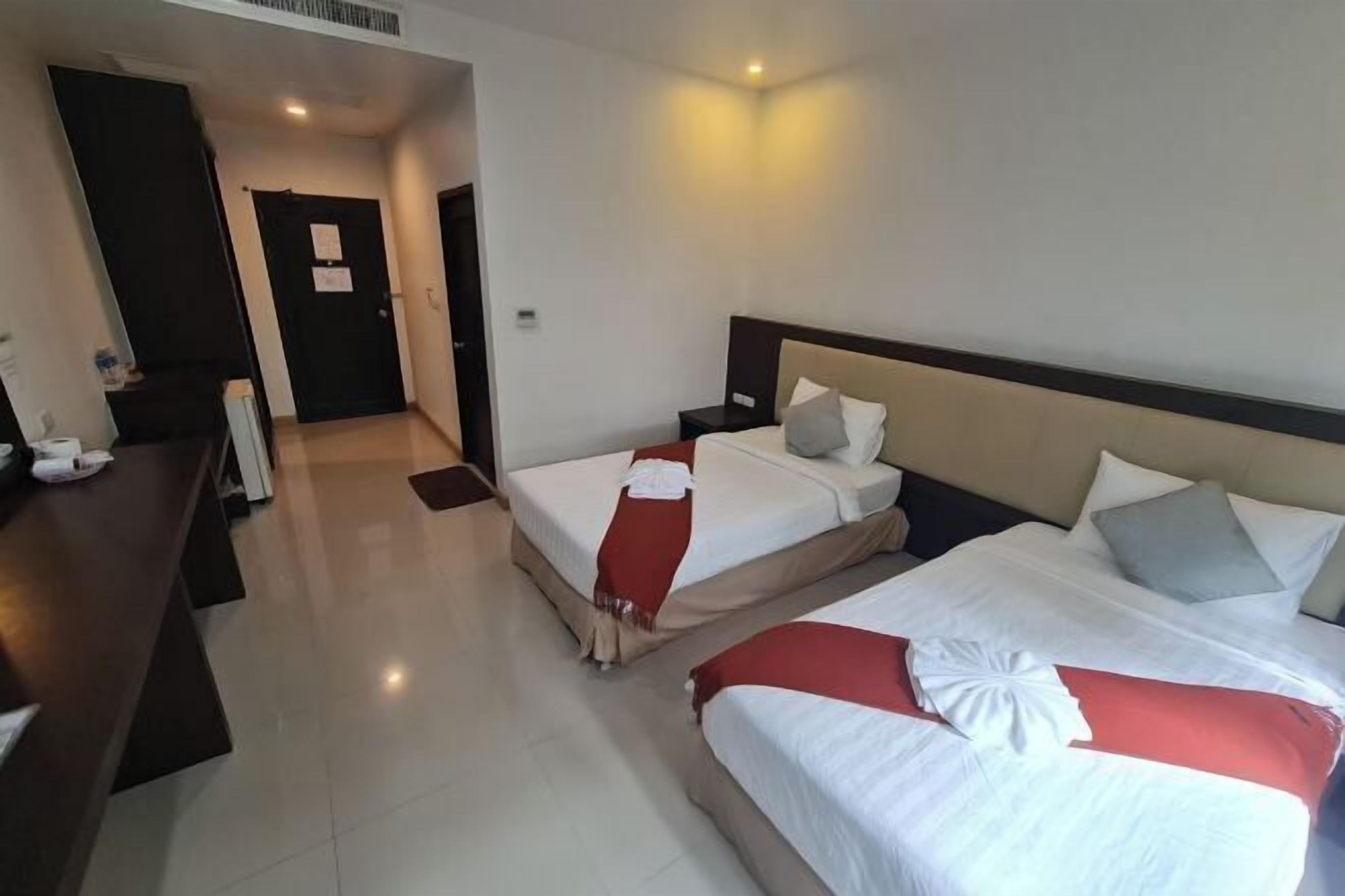 Desk, blackout drapes, free WiFi, bed sheets