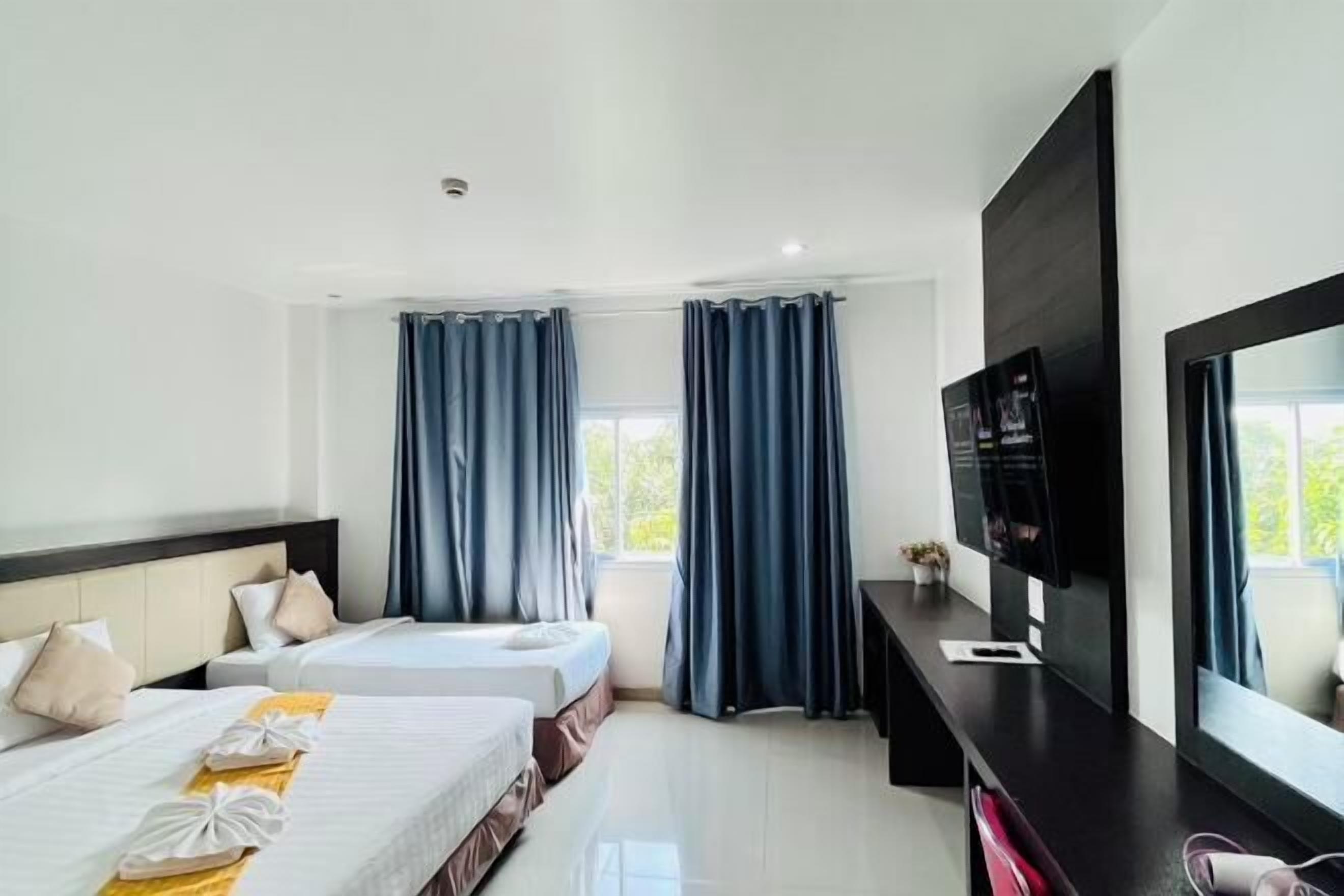 Desk, blackout drapes, free WiFi, bed sheets