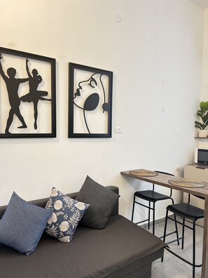 Grand Studio (Unit 14) | Individually decorated, individually furnished, desk, iron/ironing board